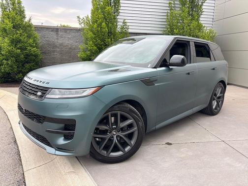 Giola Green Metallic 2024 Land Rover Range Rover Sport SE