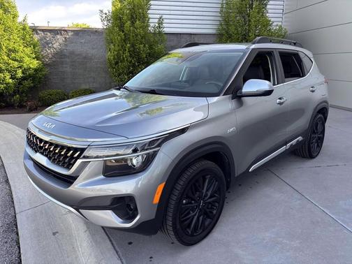 Steel Gray 2022 Kia Seltos Nightfall Edition