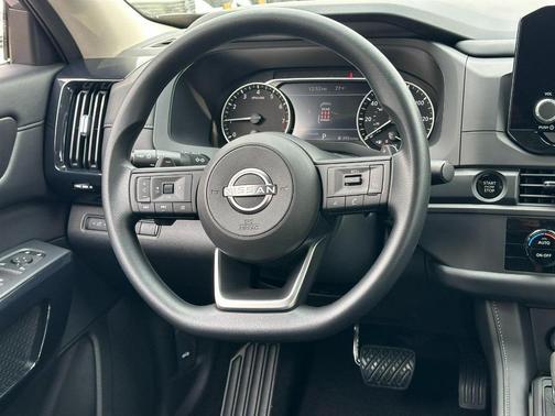 2025 Nissan Pathfinder S