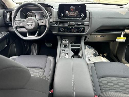 2025 Nissan Pathfinder S