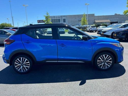 Electric Blue Metallic/Super Black 2023 Nissan Kicks SR