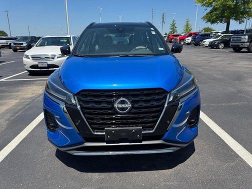 Electric Blue Metallic/Super Black 2023 Nissan Kicks SR