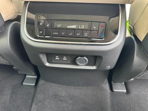 2025 Nissan Armada Platinum