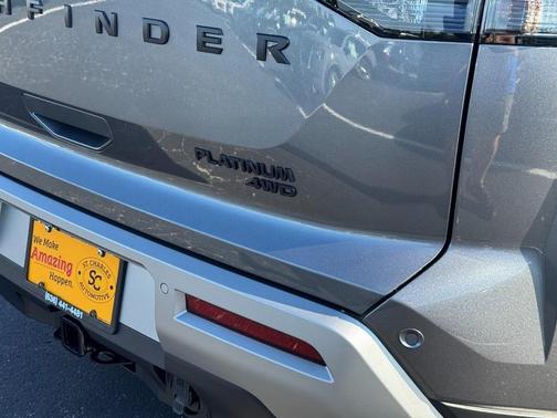 2025 Nissan Pathfinder Platinum 4WD