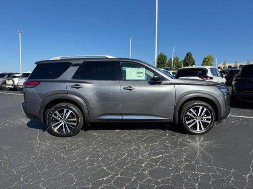 2025 Nissan Pathfinder Platinum 4WD