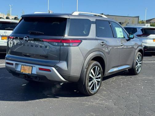 2025 Nissan Pathfinder Platinum 4WD