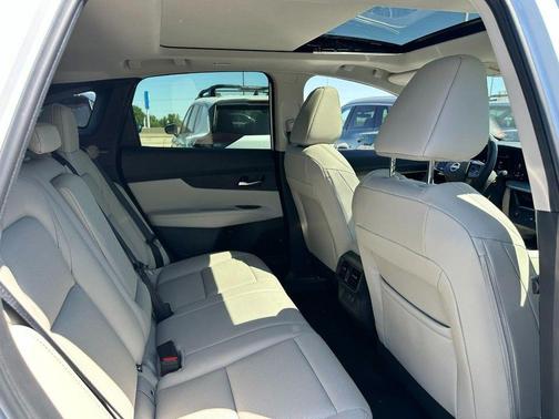 Everest White Pearl Tricoat 2026 Nissan Murano SL