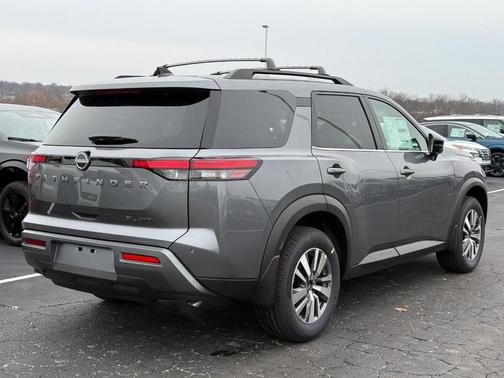 2026 Nissan Pathfinder SL