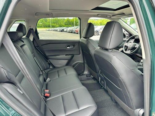 Obsidian Green 2026 Nissan Rogue Dark Armor