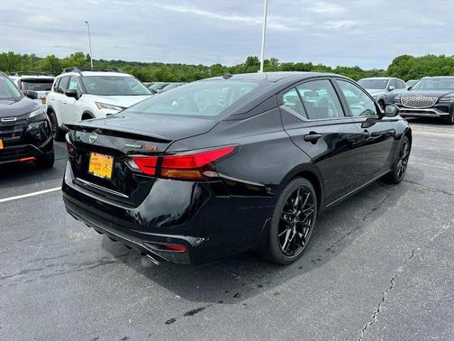 Super Black Clearcoat 2026 Nissan Altima SR FWD