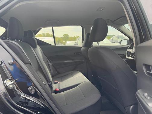 2025 Nissan Kicks S