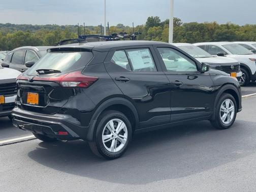 2025 Nissan Kicks S