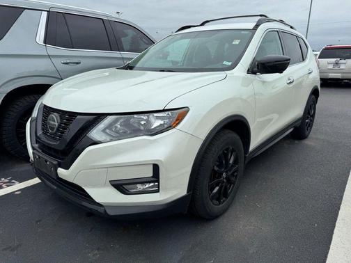 Pearl White 2018 Nissan Rogue SV