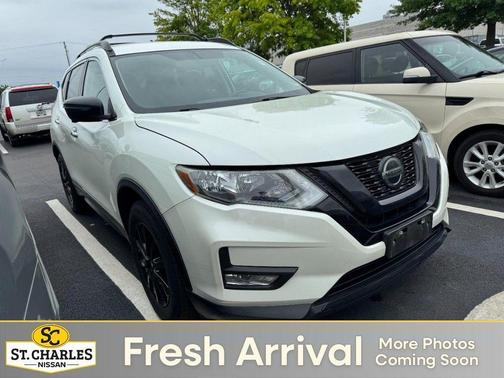 Pearl White 2018 Nissan Rogue SV