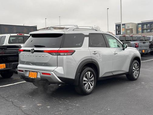 2025 Nissan Pathfinder SL 4WD