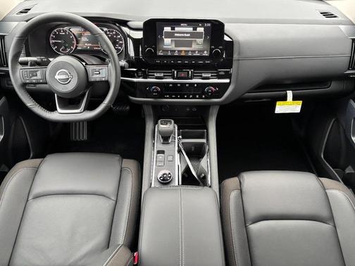 2025 Nissan Pathfinder SL 4WD