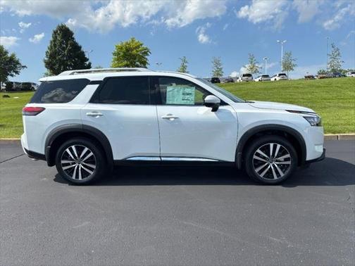 2025 Nissan Pathfinder Platinum