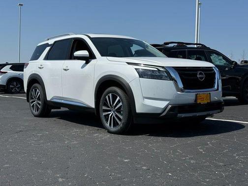 2025 Nissan Pathfinder Platinum