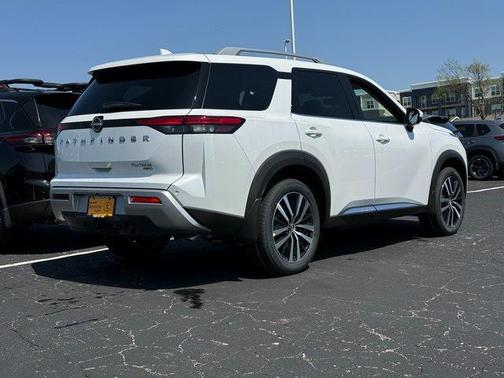 2025 Nissan Pathfinder Platinum