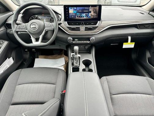 Super Black Clearcoat 2026 Nissan Altima 2.5 SV