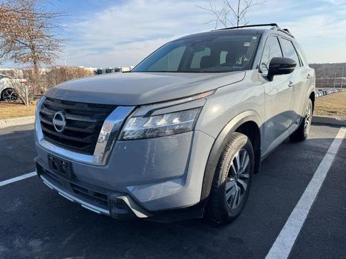 2024 Nissan Pathfinder SL FWD