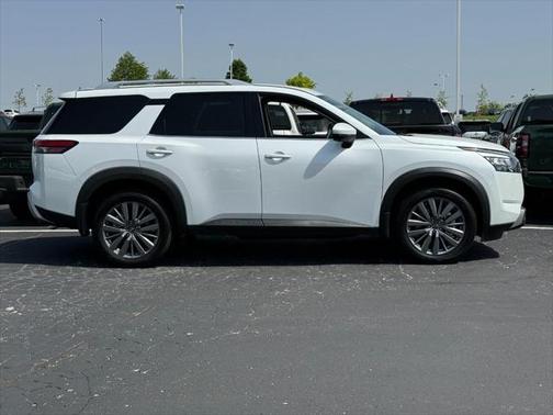 2025 Nissan Pathfinder SL