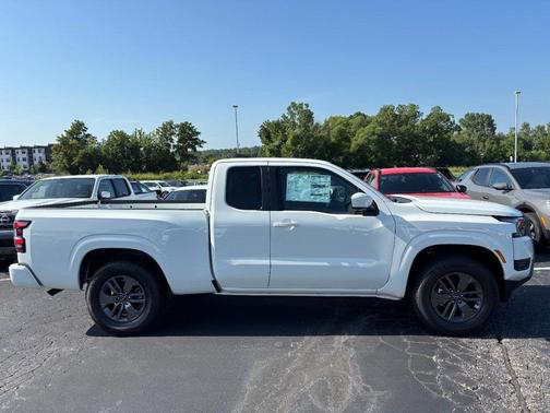 2025 Nissan Frontier SV