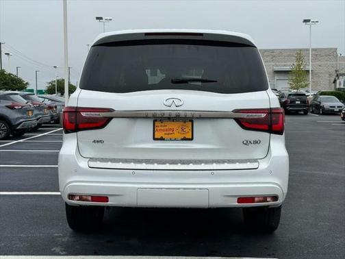 2023 INFINITI QX80 Premium Select