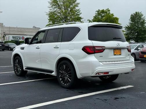 2023 INFINITI QX80 Premium Select