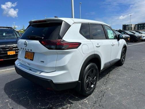 Everest White Pearl Tricoat 2026 Nissan Rogue SV