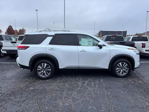 2025 Nissan Pathfinder SL 4WD