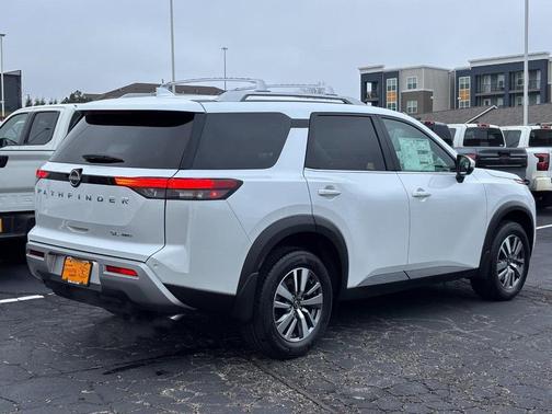 2025 Nissan Pathfinder SL 4WD