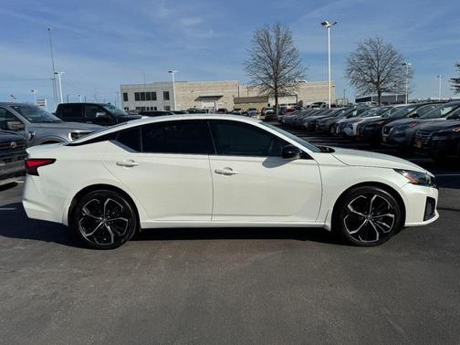 2023 Nissan Altima SR Intelligent AWD