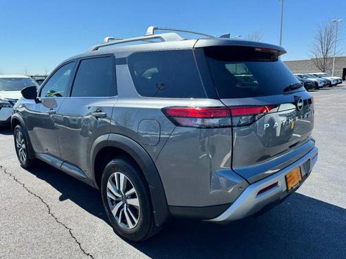 Gun Metallic 2025 Nissan Pathfinder SL 4WD