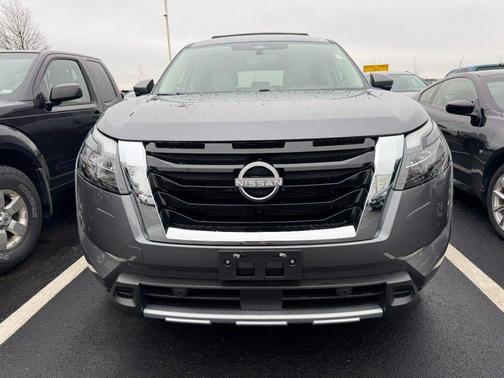Gun Metallic 2025 Nissan Pathfinder SL 4WD