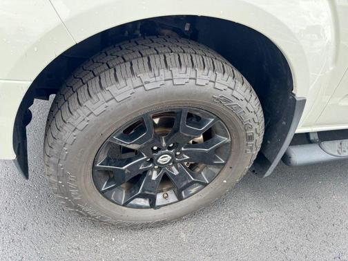 Glacier White 2019 Nissan Frontier SV