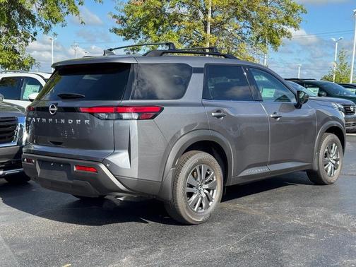 2025 Nissan Pathfinder SV