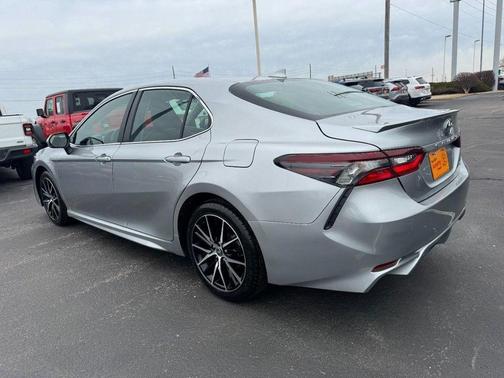 2024 Toyota Camry SE