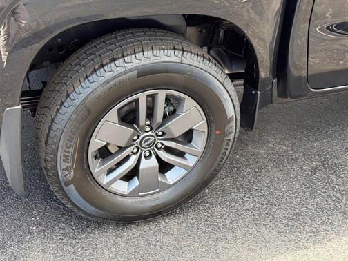 Super Black 2026 Nissan Frontier SV