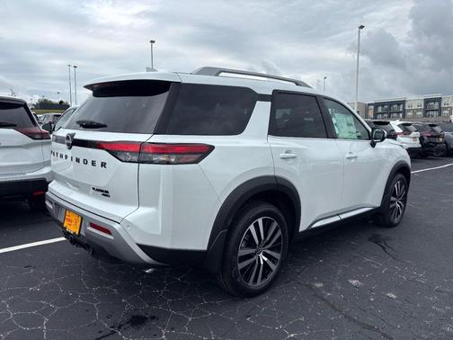 2025 Nissan Pathfinder Platinum 4WD