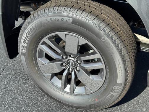 2025 Nissan Frontier SV