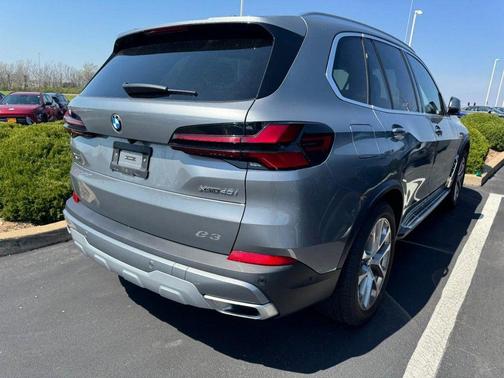 Skyscraper Grey Metallic 2026 BMW X5 xDrive40i