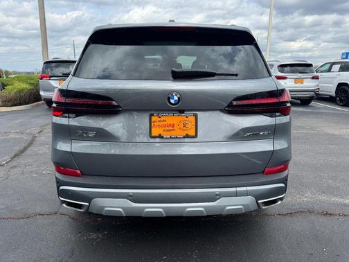 Skyscraper Grey Metallic 2026 BMW X5 xDrive40i