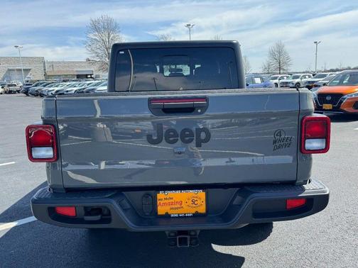 Sting-Gray Clearcoat 2022 Jeep Gladiator Willys 4x4