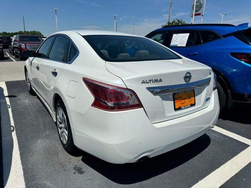 Pearl White Metallic 2013 Nissan Altima 2.5 S