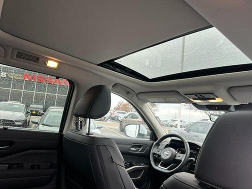 2025 Nissan Pathfinder Platinum 4WD