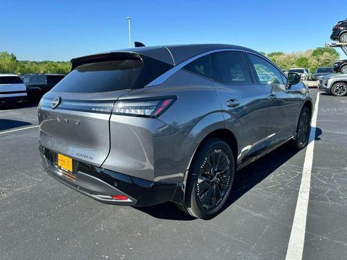 Gun Metallic 2026 Nissan Murano Platinum
