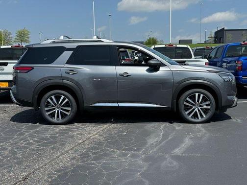 2025 Nissan Pathfinder Platinum