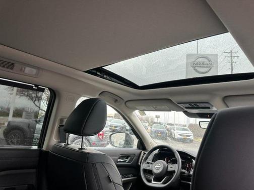 2025 Nissan Pathfinder Platinum 4WD