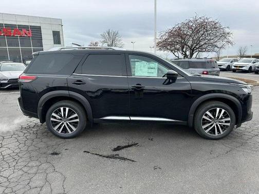 2025 Nissan Pathfinder Platinum 4WD